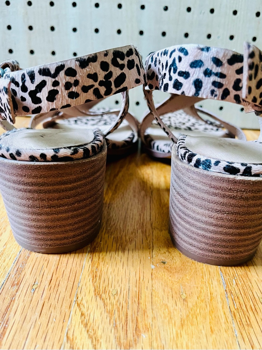 Madewell Alyssa Asymmetrical Block Heel Sandals Leopard Calf Hair Size 9.5 - Picture 3 of 7